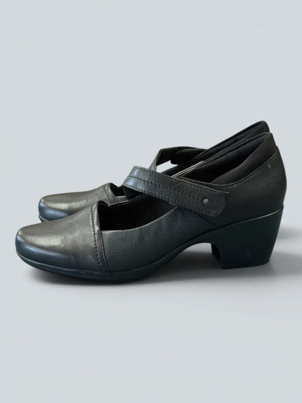 Clarks’s Classic Black Emily Pearl pump heels Sz 9.5